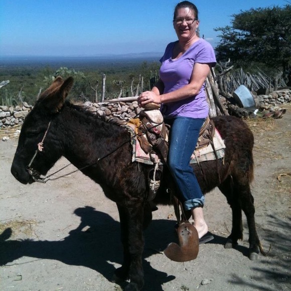 Meet your Posher, Julie - Picture 2 of 4